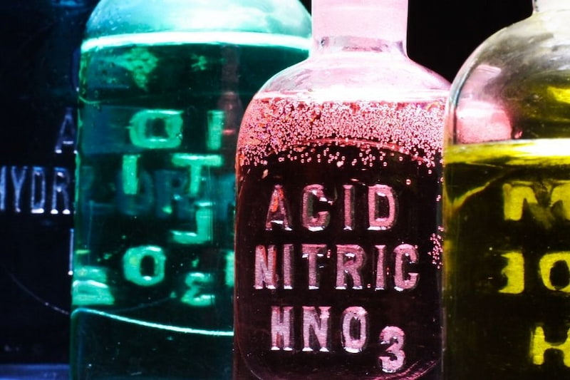 công thức hóa học của axit nitric