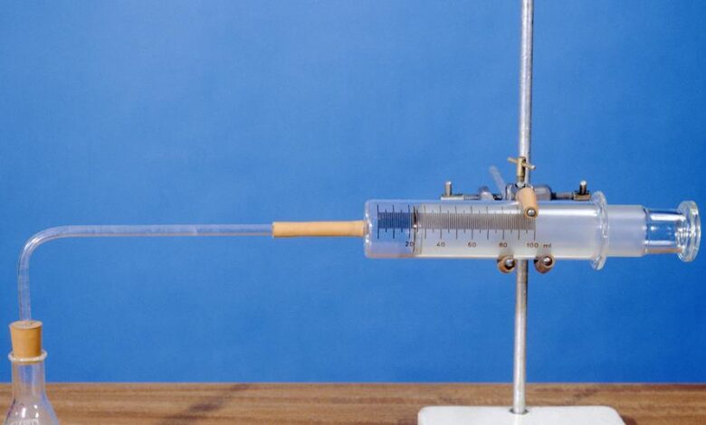 The rate of reaction of magnesium with hydrochloric acid